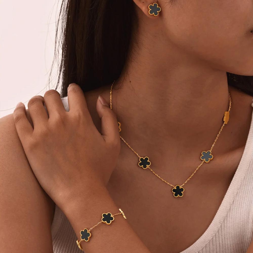 Colar de Trevo Preto Banhado em Ouro 18k VZ253
