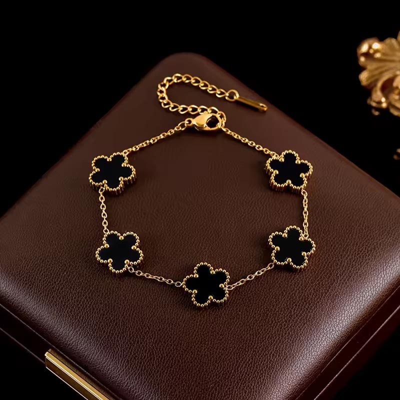 Pulseira de Trevo Preto Banhado em Ouro 18k VZ254