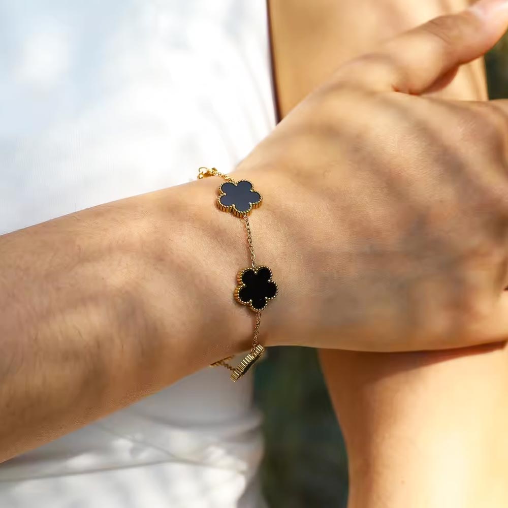 Pulseira de Trevo Preto Banhado em Ouro 18k VZ254