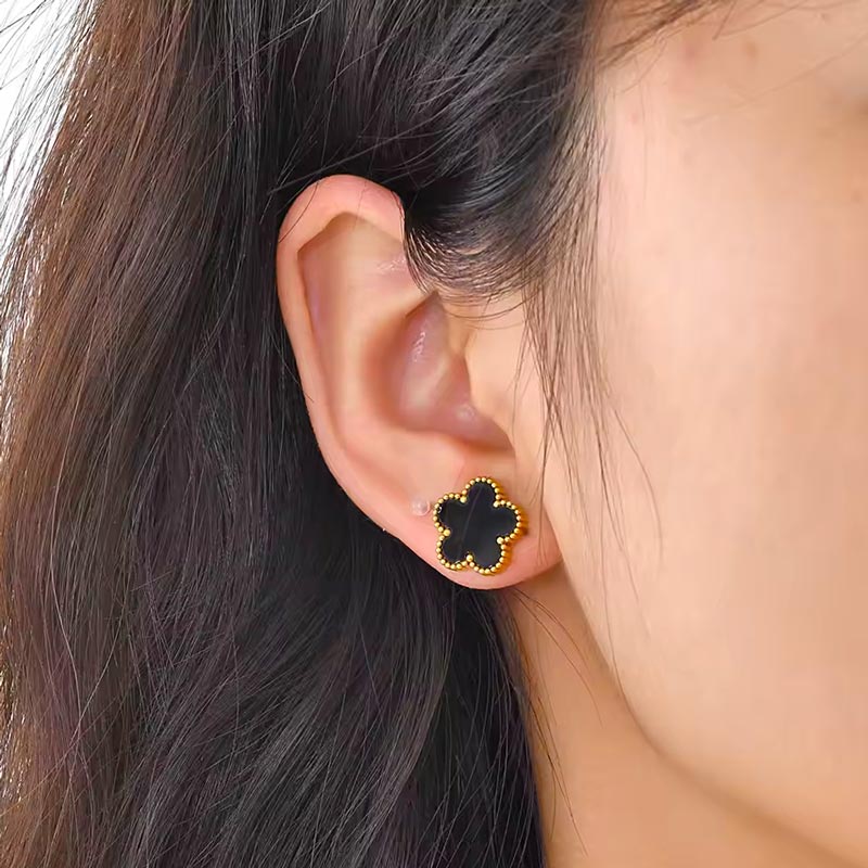 Brinco de Trevo Preto Banhado em Ouro 18k VZ255