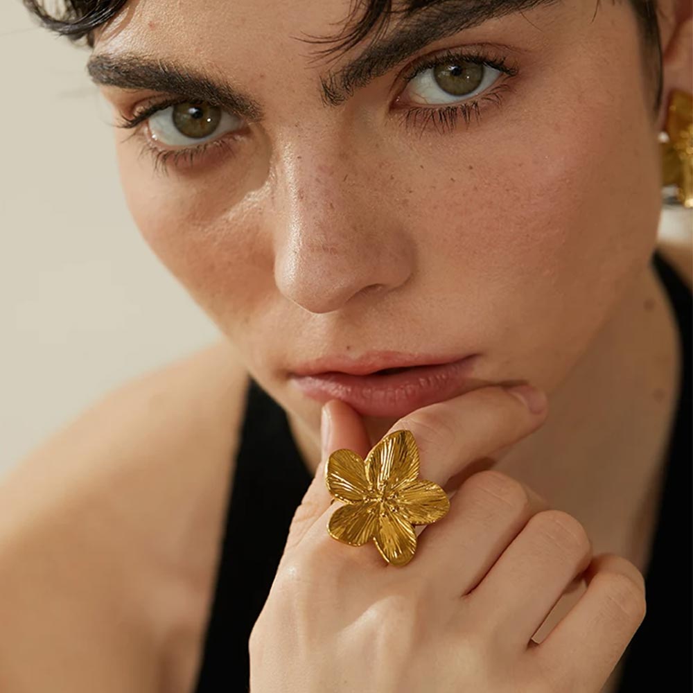Anel Flor-de-Lis Banhado em Ouro 18k VZ192