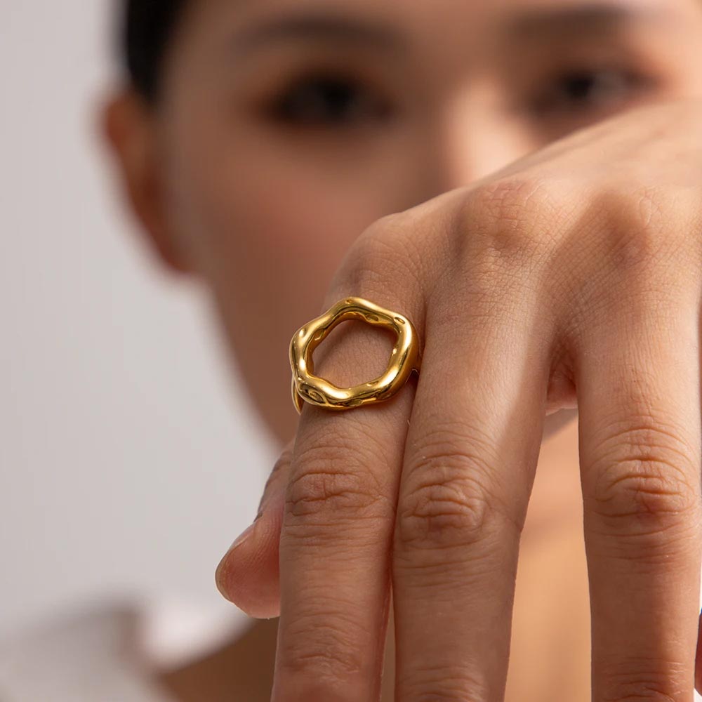 Anel Vazado Orgânico Banhado em Ouro 18k VZ212