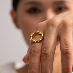 Anel Vazado Orgânico Banhado em Ouro 18k VZ212