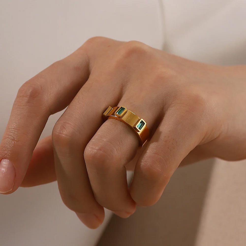 Anel Cristais Verde Banhado em Ouro 18k VZ224